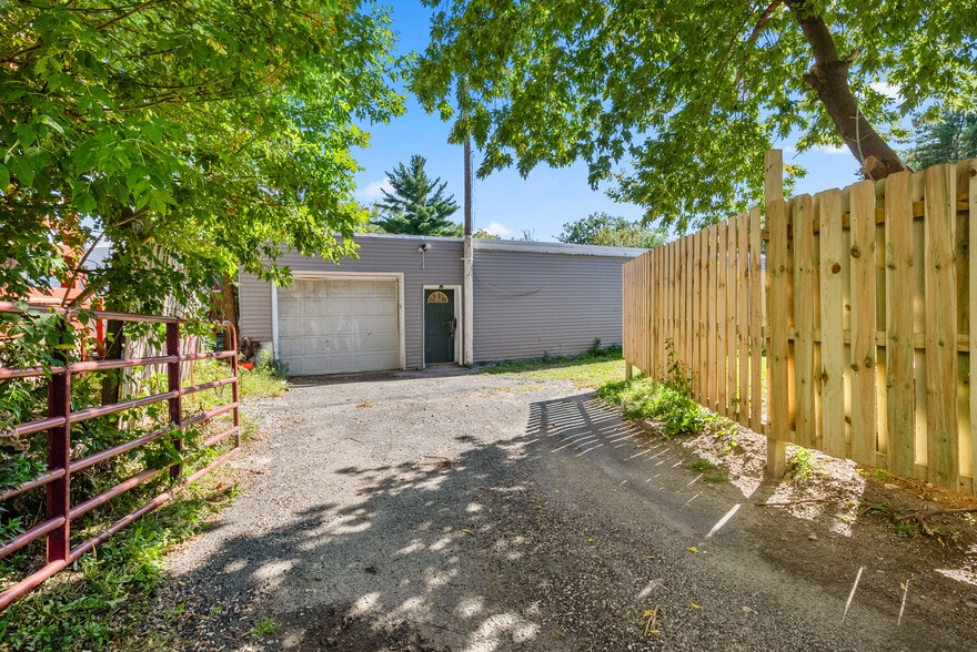 50 1/2 Dalton Ave, Pittsfield, MA for sale - Building Photo - Image 1 of 26