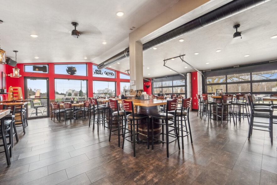 707 W Park Ave, Kiel, WI for sale - Interior Photo - Image 3 of 43