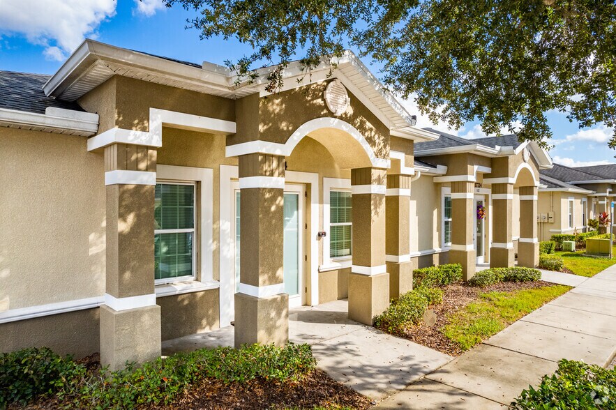17724 Hunting Bow Cir, Lutz, FL for lease - Building Photo - Image 3 of 5