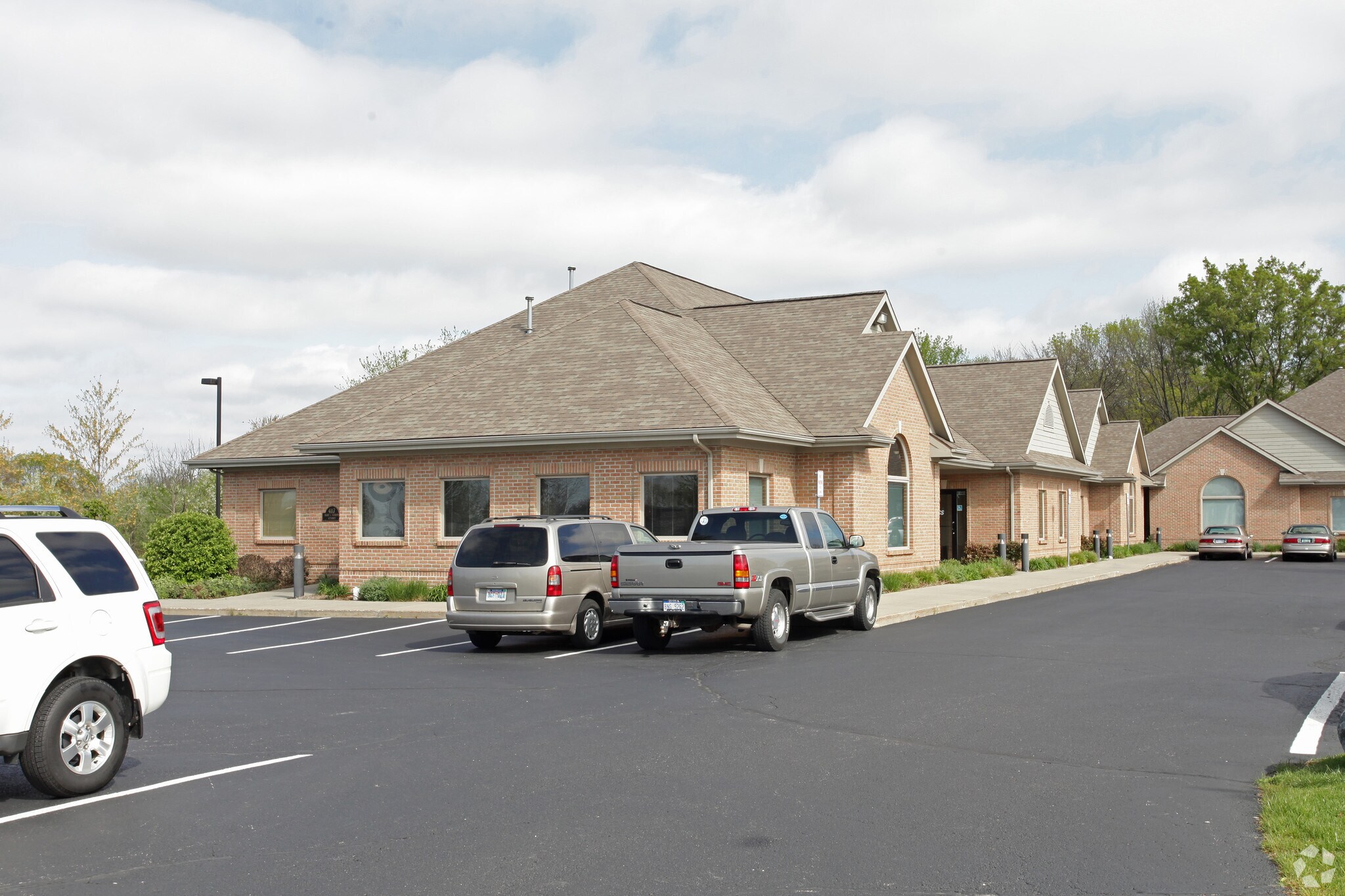 4115-4127 Embassy Dr SE, Grand Rapids, MI for sale Building Photo- Image 1 of 1