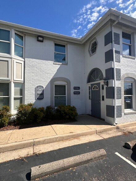 8220 Windmill Watch Dr, Mechanicsville, VA for lease - Building Photo - Image 2 of 3