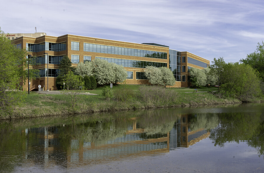 5850 Opus Pky, Minnetonka, MN for lease - Building Photo - Image 1 of 7