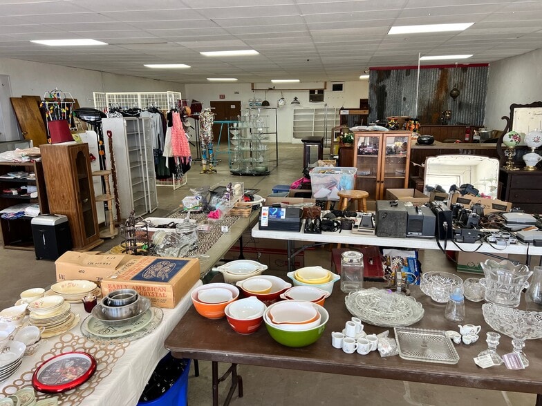 106 Main St, Hooks, TX for sale - Building Photo - Image 2 of 3