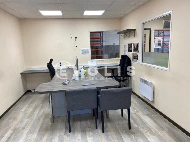 Flex in Rivery for lease - Interior Photo - Image 3 of 6