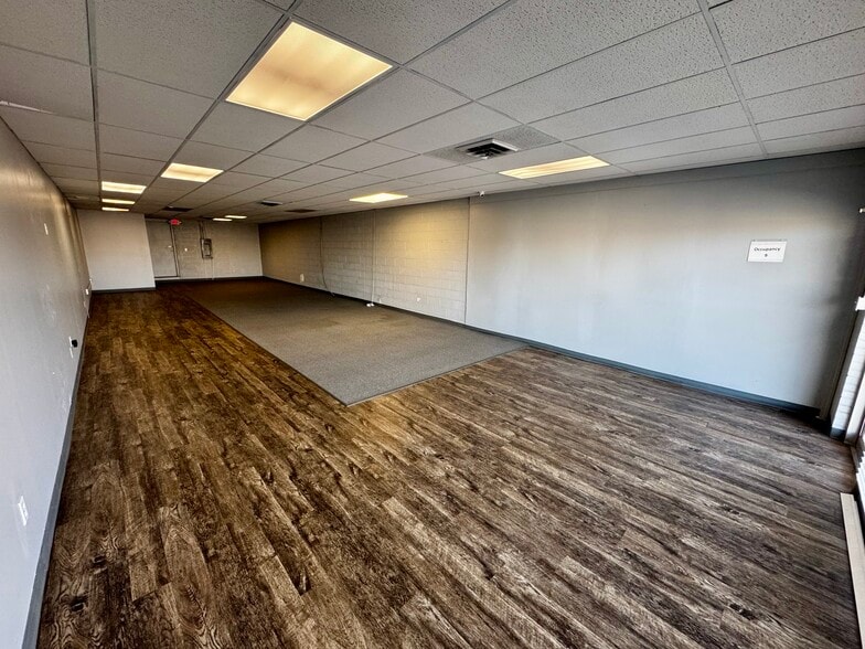 12702-12710 S 71 Hwy, Grandview, MO for lease - Building Photo - Image 1 of 8