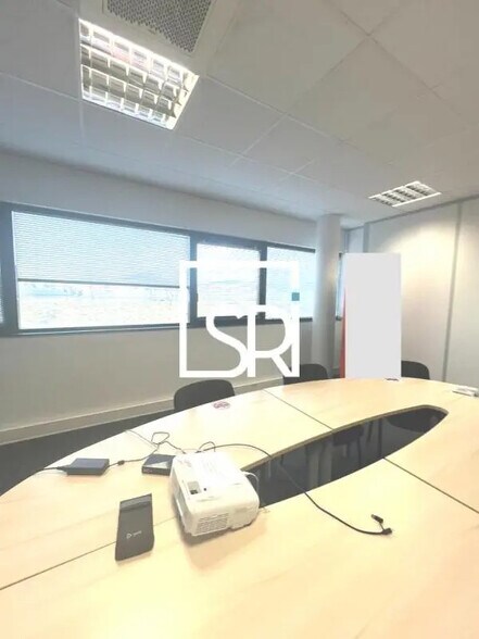 Office in Cournon-d'Auvergne for lease - Interior Photo - Image 3 of 12