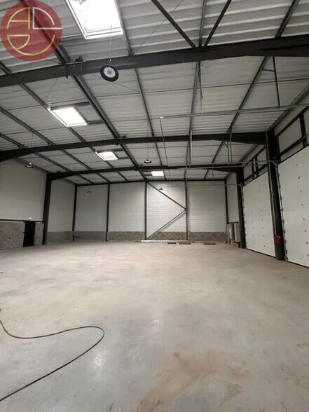 Industrial in Villeneuve-Tolosane for lease - Interior Photo - Image 2 of 5