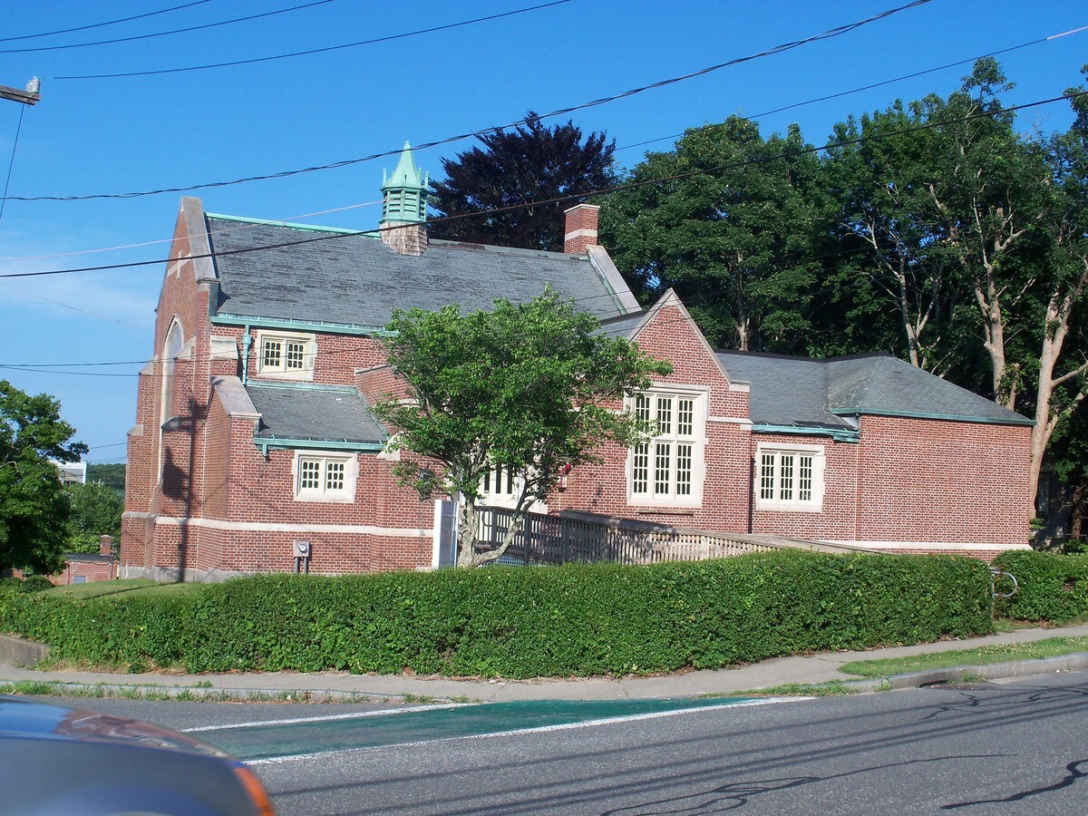 75 High St, Wareham, MA 02571