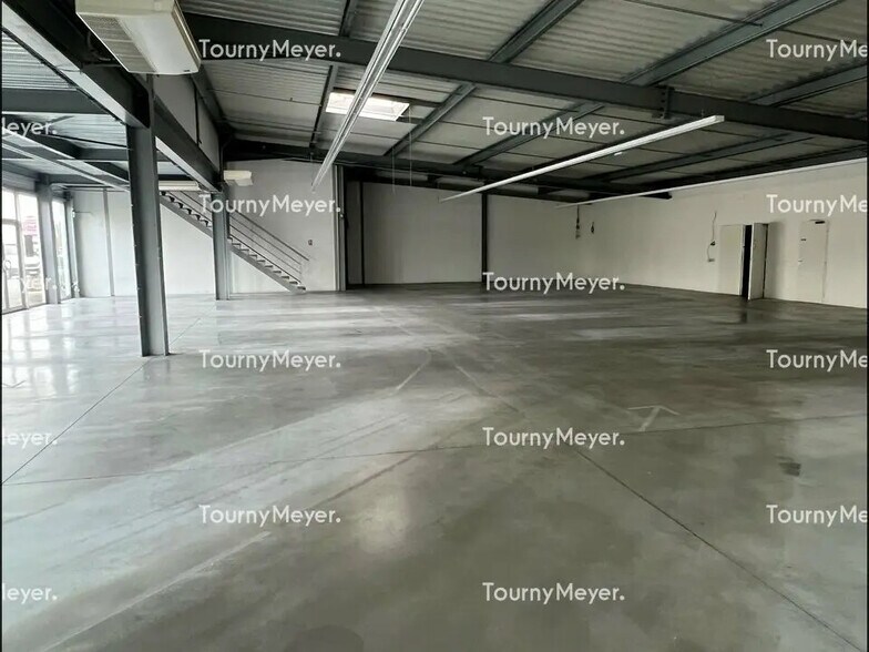 Retail in Lons for lease - Interior Photo - Image 2 of 5