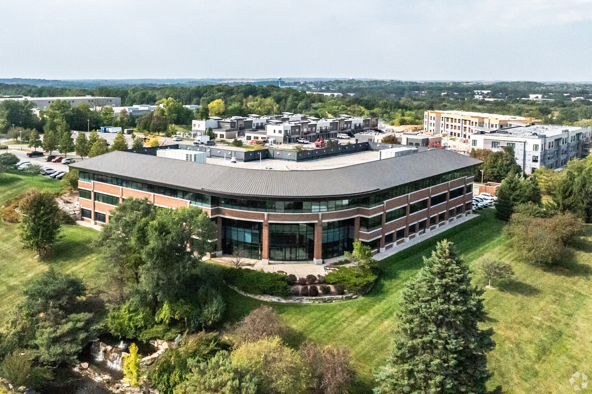 W233N2080 Ridgeview Pky, Waukesha, WI for sale Primary Photo- Image 1 of 1