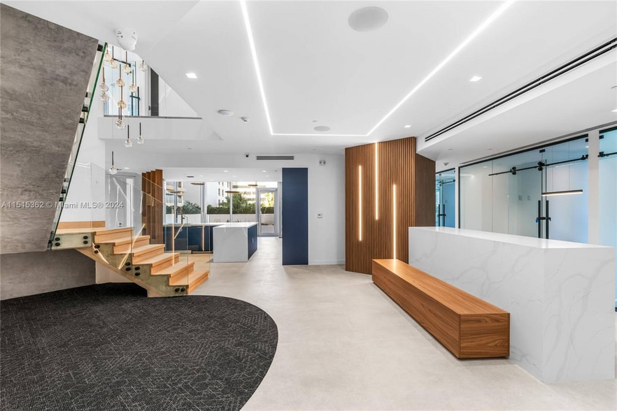 1300 Brickell Bay Dr, Miami, FL for sale - Interior Photo - Image 2 of 17