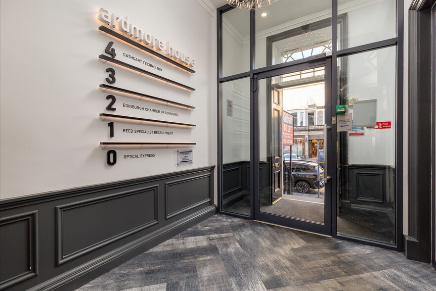 40-42 George St, Edinburgh for lease - Interior Photo - Image 2 of 16