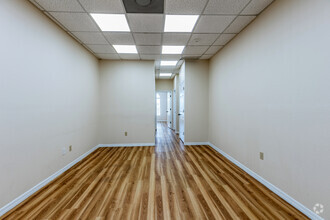 2801 Fruitville Rd, Sarasota, FL for lease Interior Photo- Image 2 of 8