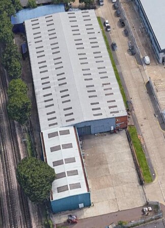 More details for 17-18 Oakwood Hl, Loughton - Industrial for Lease