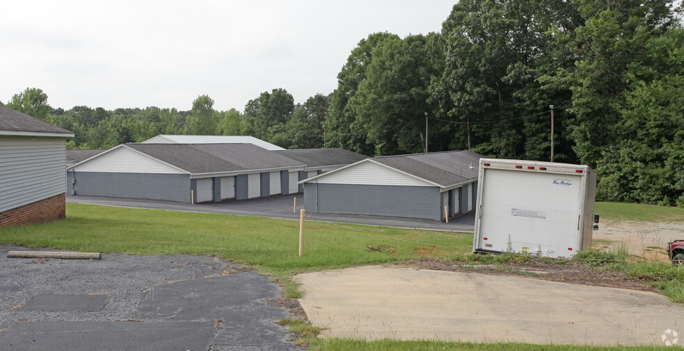 Investment Opportunity, University Dr portfolio of 4 properties for sale on LoopNet.com - Primary Photo - Image 3 of 4