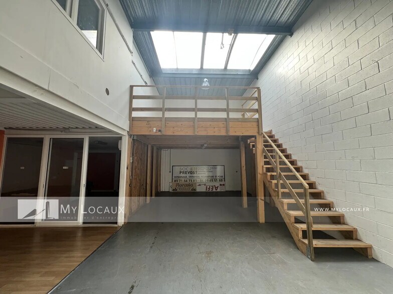 Flex in Eaubonne for lease - Interior Photo - Image 2 of 5