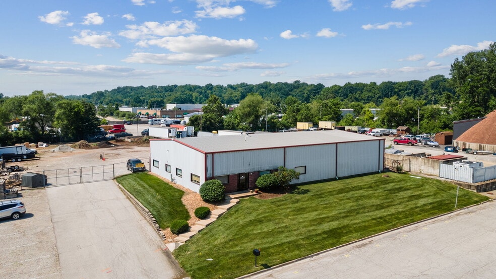 361 North Dr, Saint Charles, MO for lease - Building Photo - Image 1 of 4