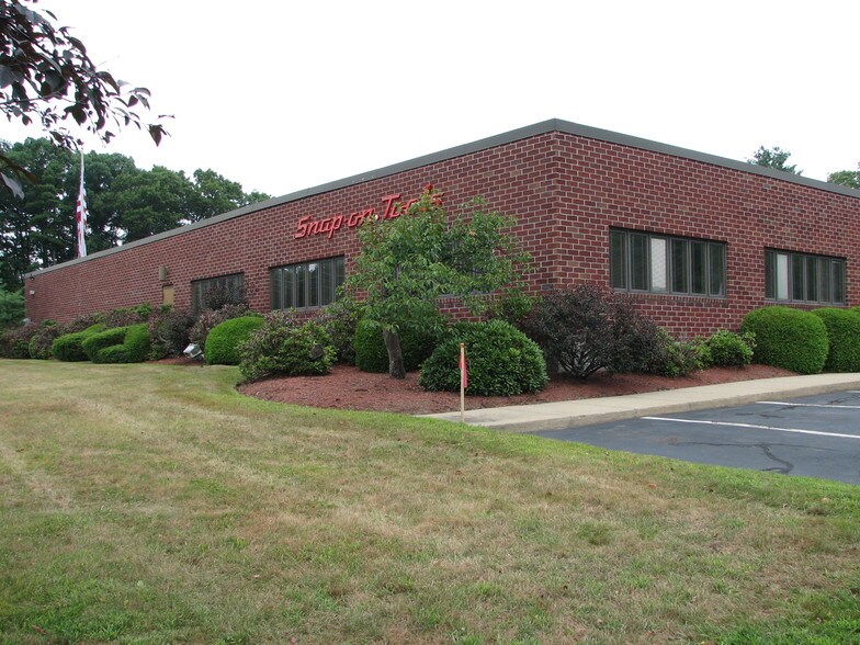 91 Cedar St, Milford, MA 01757