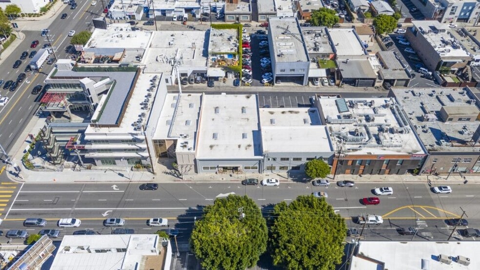 2216, 2222 & 2230 S Barrington Ave portfolio of 3 properties for sale on LoopNet.com - Aerial - Image 1 of 7