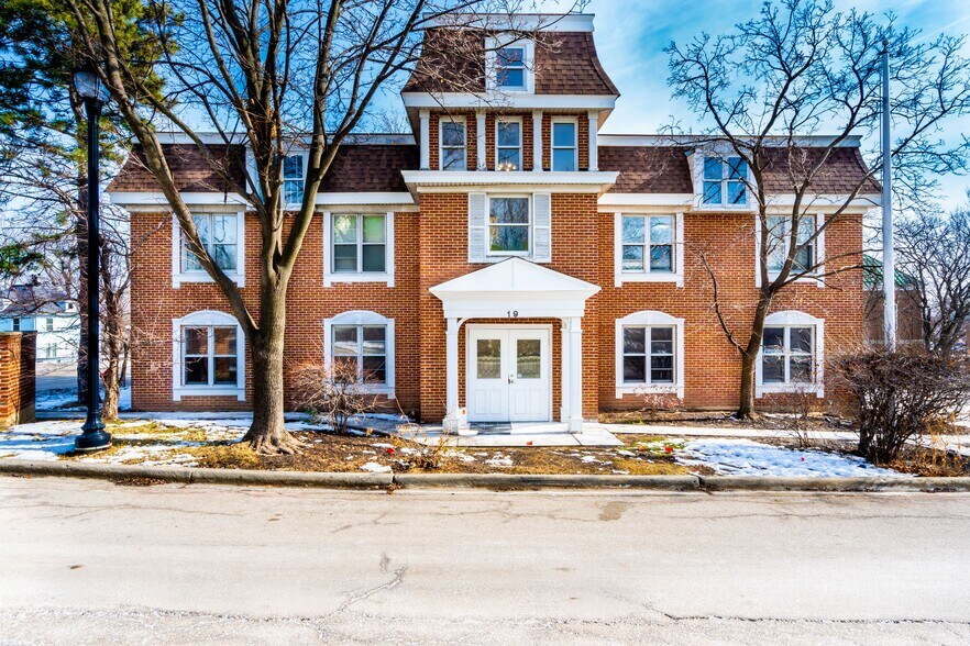 19 E Schaumburg Rd, Schaumburg, IL for sale - Primary Photo - Image 1 of 1