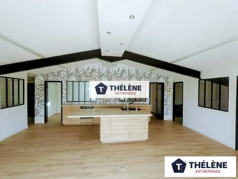 Flex in Gigean for sale - Interior Photo - Image 2 of 6