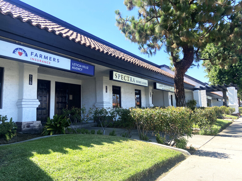 925-957 N Grand Ave, Covina, CA for lease - Building Photo - Image 2 of 7