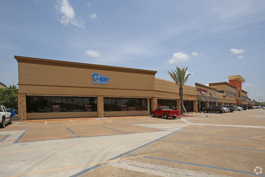 18301-18313 Egret Bay Blvd, Houston, TX for lease - Building Photo - Image 2 of 8