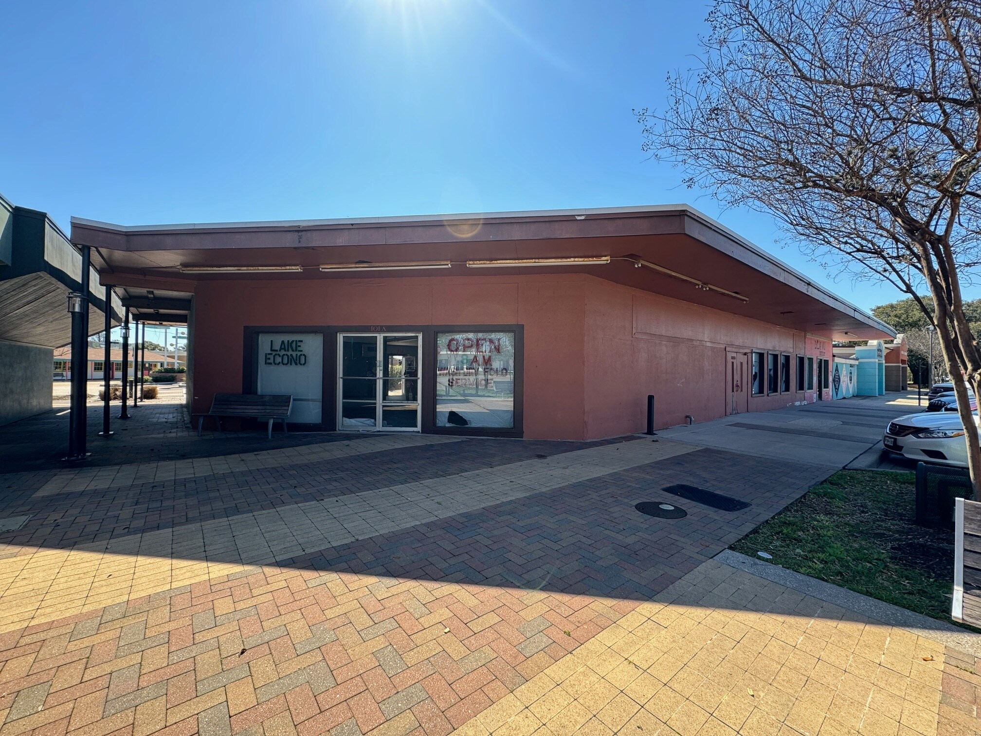 101A-101B This Way, Lake Jackson, TX for sale Primary Photo- Image 1 of 1