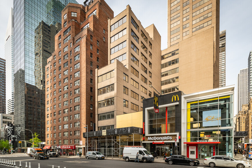 962-964 Third Ave, New York, NY for lease - Primary Photo - Image 1 of 4