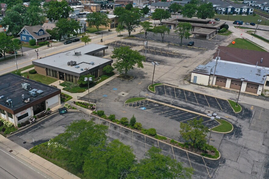 411 N Seymour Ave, Mundelein, IL for lease - Building Photo - Image 3 of 9