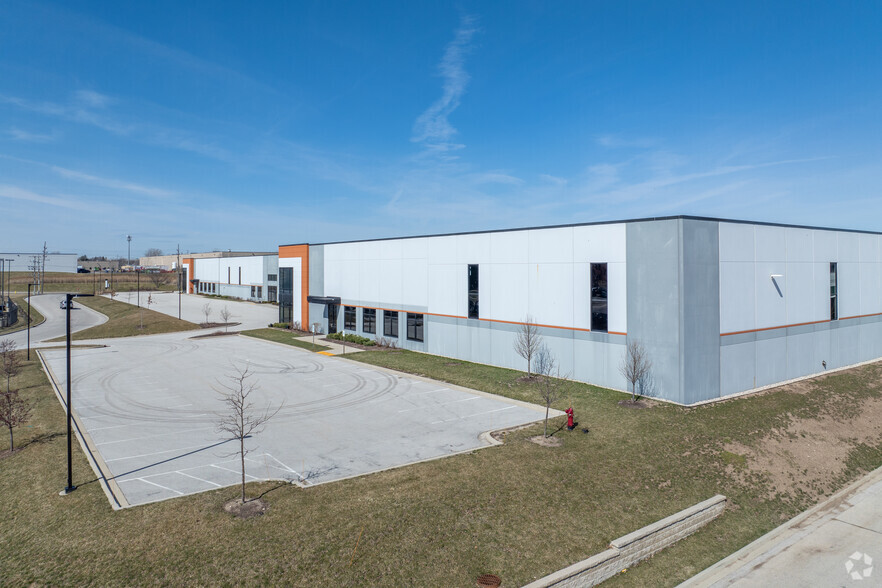 4775 W Electric Ave, Milwaukee, WI for lease - Building Photo - Image 3 of 5