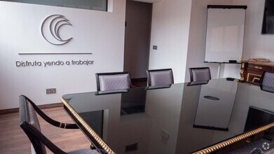 Calle de Albasanz, 75, Madrid, Madrid for lease Interior Photo- Image 2 of 27