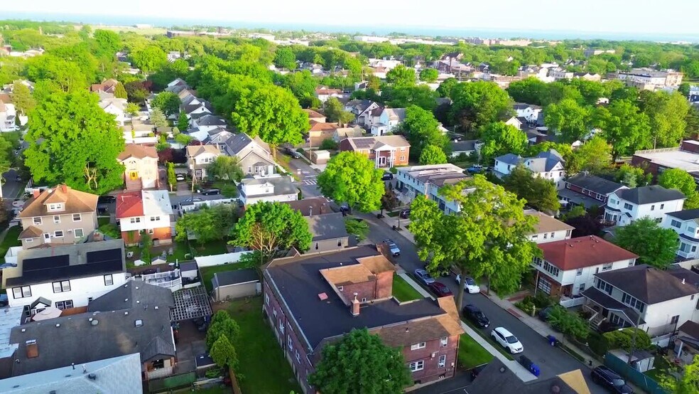 1118 Burbank Ave, Staten Island, NY 10306 1119 Burbank Avenue