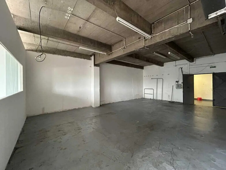 Flex in Rosny-sous-Bois for lease - Interior Photo - Image 1 of 8