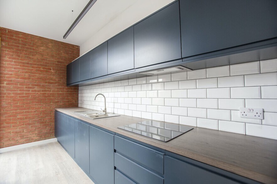 10-12 Baches St, London for lease - Interior Photo - Image 3 of 37