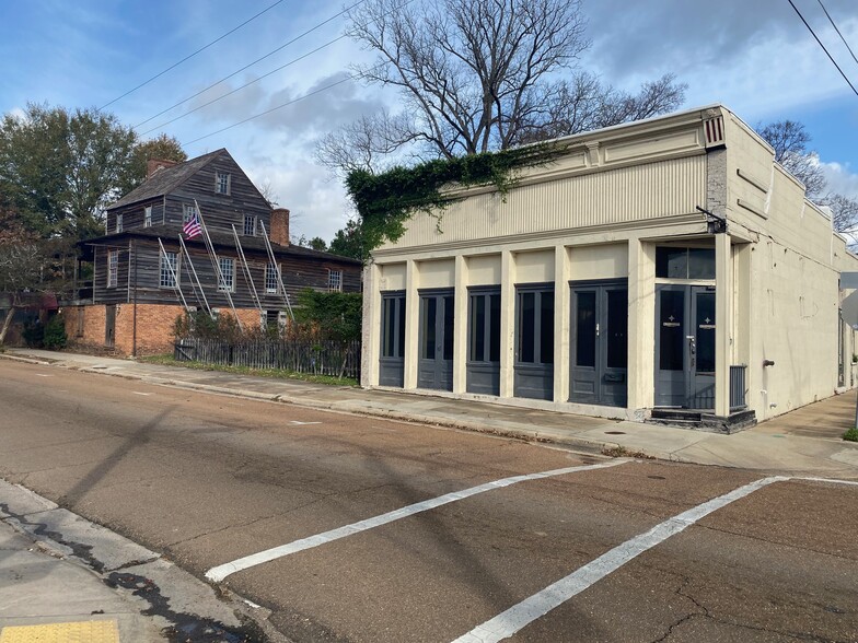 613-615 Jefferson St, Natchez, MS for sale - Building Photo - Image 2 of 17