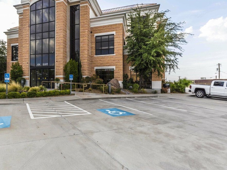 120 E Saint George Blvd, Saint George, UT for lease Primary Photo- Image 1 of 13