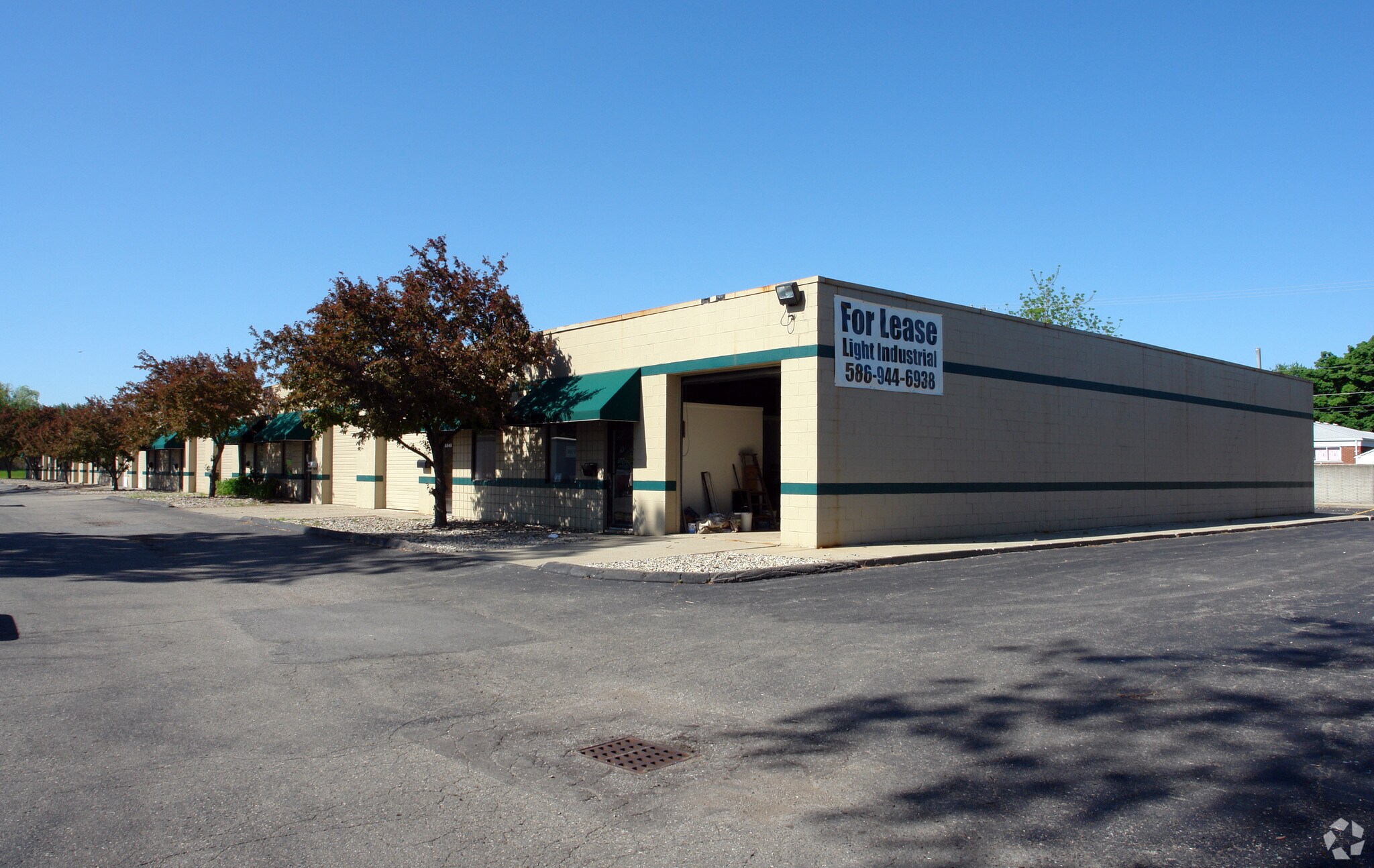 5540-5598 E Ten Mile Rd, Warren, MI for sale Primary Photo- Image 1 of 1