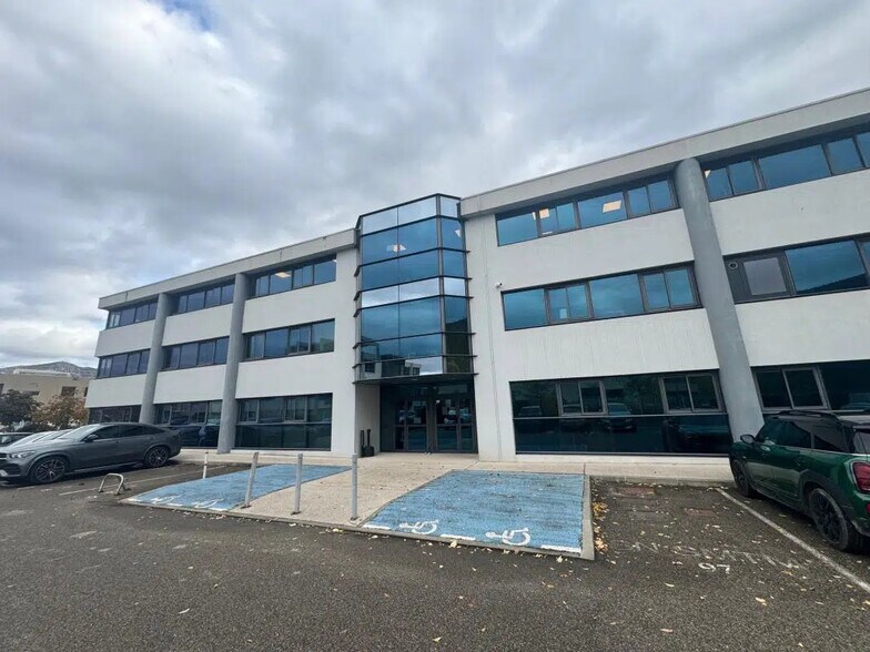 Office in Gémenos for lease - Building Photo - Image 1 of 7