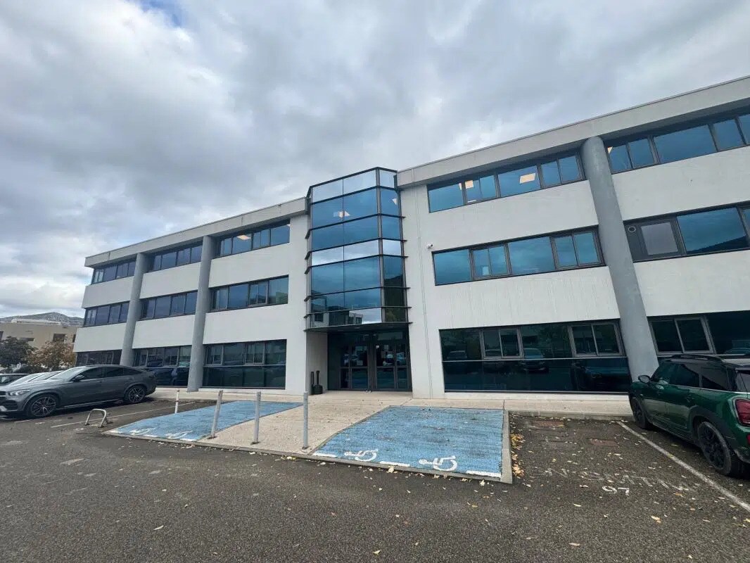 Office in Gémenos for lease Building Photo- Image 1 of 8