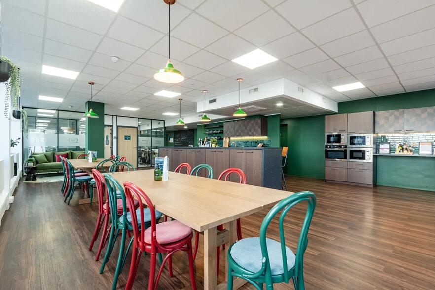 1 Rue Royale, Saint-Cloud for lease - Interior Photo - Image 3 of 5