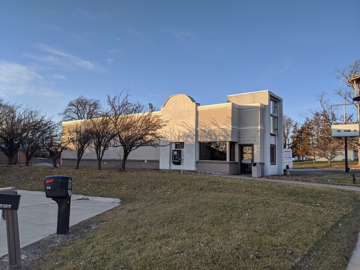 229 West St, Grinnell, IA 50112