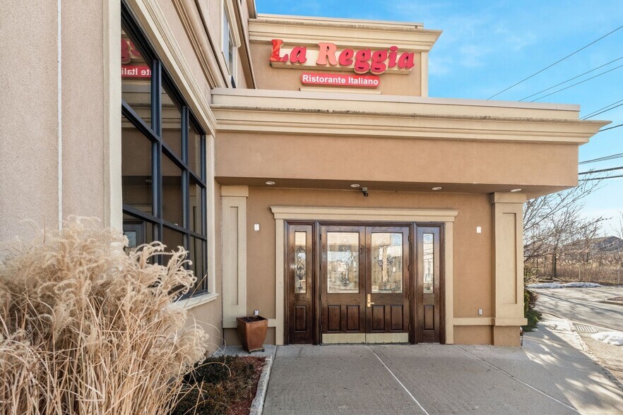 40 Wood Ave, Secaucus, NJ 07094