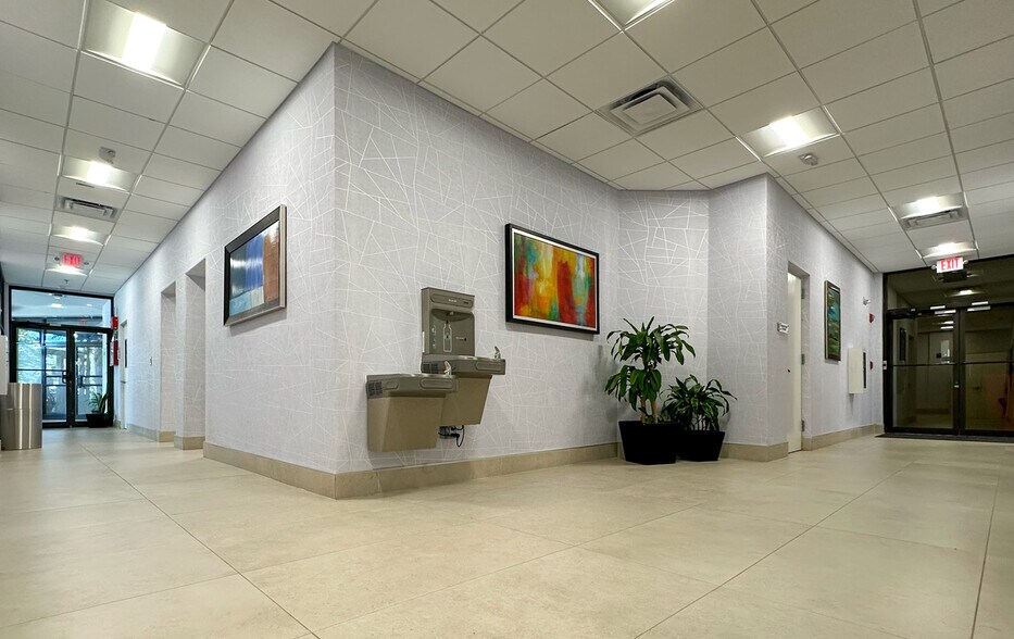 18999 Biscayne Blvd, Aventura, FL for lease - Lobby - Image 3 of 10