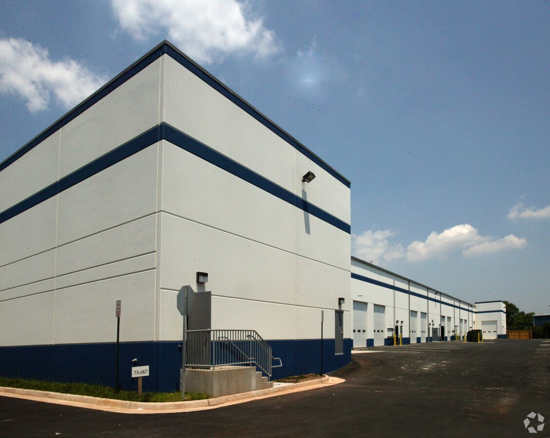 25387 Pleasant Valley Rd, Chantilly, VA 20152