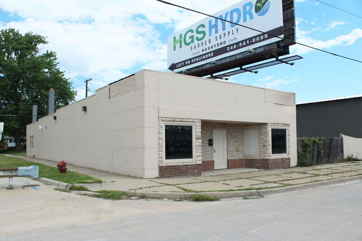 701 E Eight Mile Rd, Hazel Park, MI for sale Building Photo- Image 1 of 1