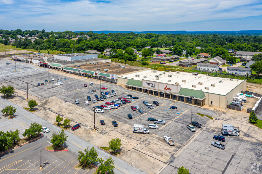 1200 S Waldron Rd, Fort Smith, AR for lease - Building Photo - Image 1 of 5