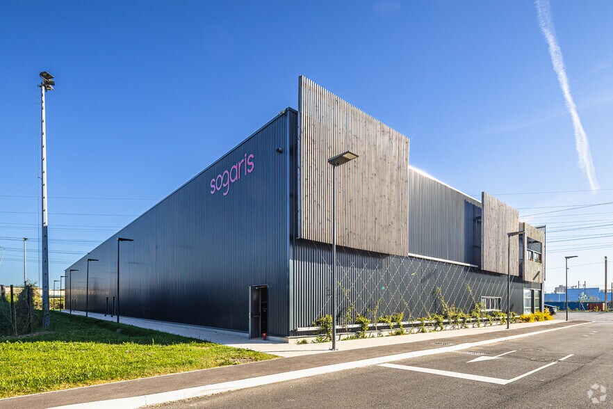 Industrial in Créteil for lease - Building Photo - Image 2 of 3