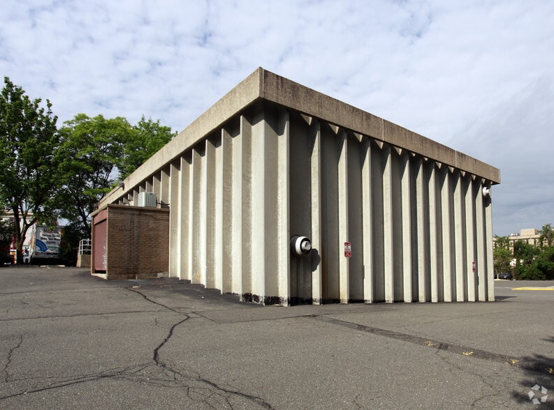 7630 Little River Tpke, Annandale, VA for lease - Building Photo - Image 2 of 2