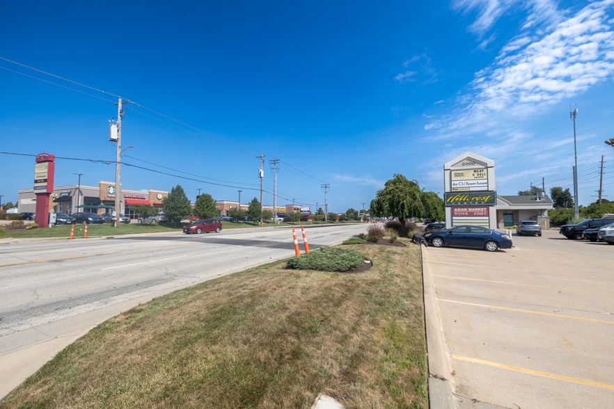 2000 S Neil St, Champaign, IL for lease - Building Photo - Image 2 of 4